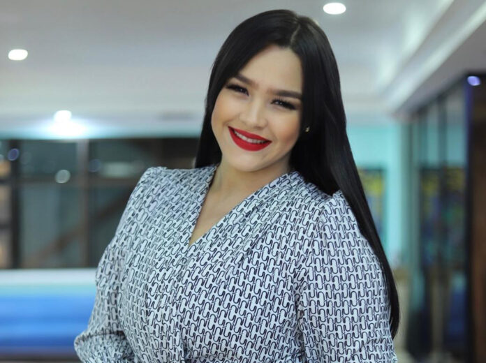 Yicet Bueno fortalece su carrera con nuevos proyectos en la televisión dominicana