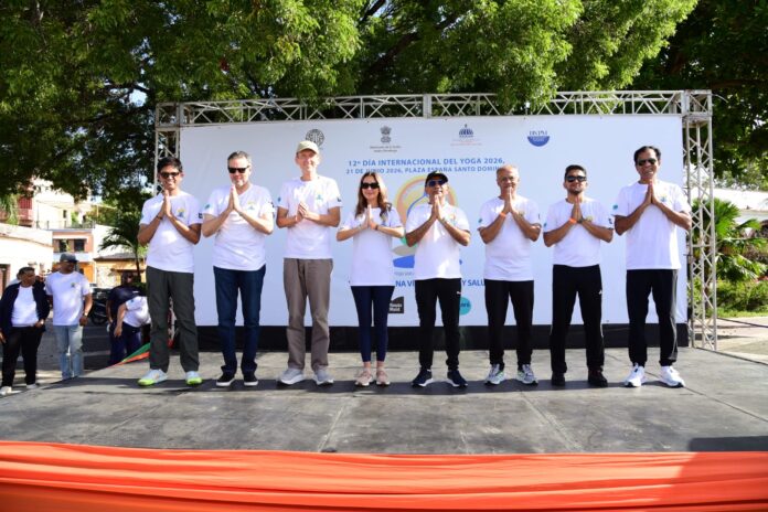 Yoga I Centenares de personas celebran el Día Internacional del Yoga 2026 en la Plaza España de Santo Domingo