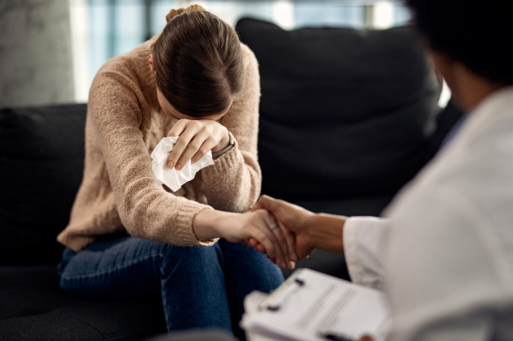 La prensa mantiene metáforas que estigmatizan el suicidio