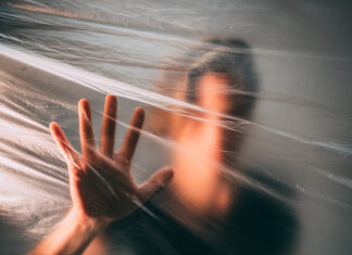 La prensa mantiene metáforas que estigmatizan el suicidio La prensa mantiene metáforas que estigmatizan el suicidio