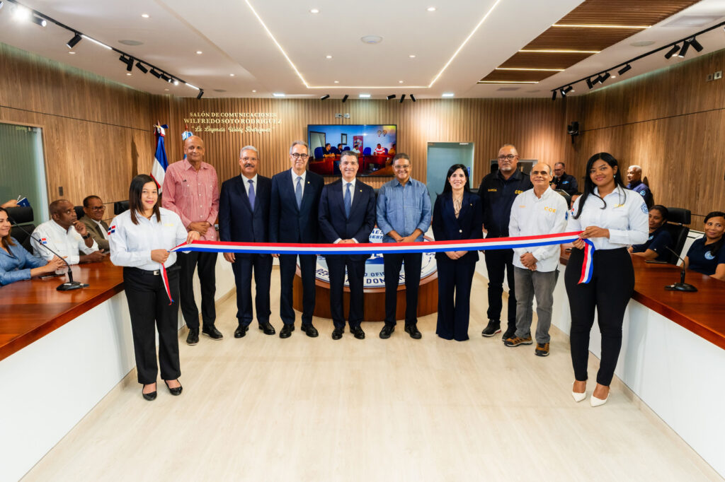 Banco Popular entrega al COE renovado salón de comunicaciones