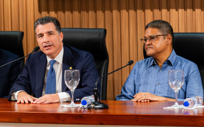 Banco Popular entrega al COE renovado salón de comunicaciones