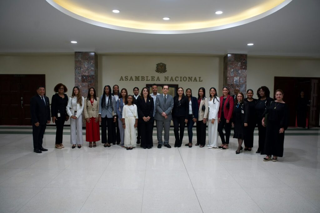 Estudiantes meritorios de la diáspora fortalecen vínculos con sus raíces dominicanas