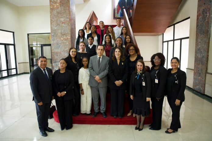 Estudiantes meritorios de la diáspora fortalecen vínculos con sus raíces dominicanas