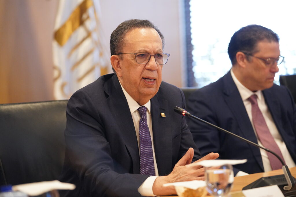 Autoridades económicas y banca múltiple analizan desempeño y retos de la economía dominicana