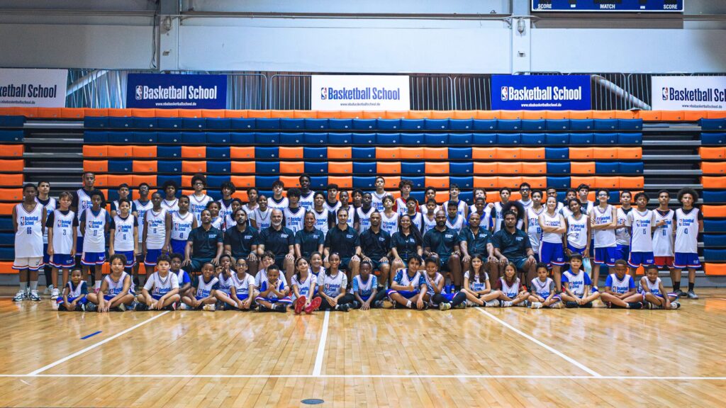 Más de 250 jugadores participan en Summer Camp de NBA Basketball School