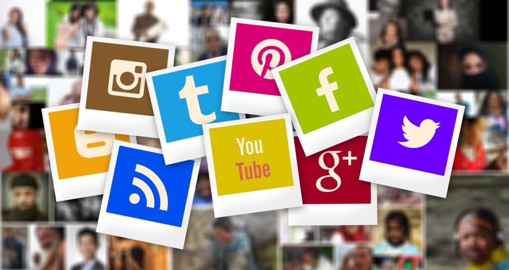 Redes sociales transforman la forma de hablar de los adultos