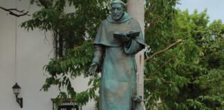 Santo Domingo inaugura escultura de santo Domingo de Guzmán