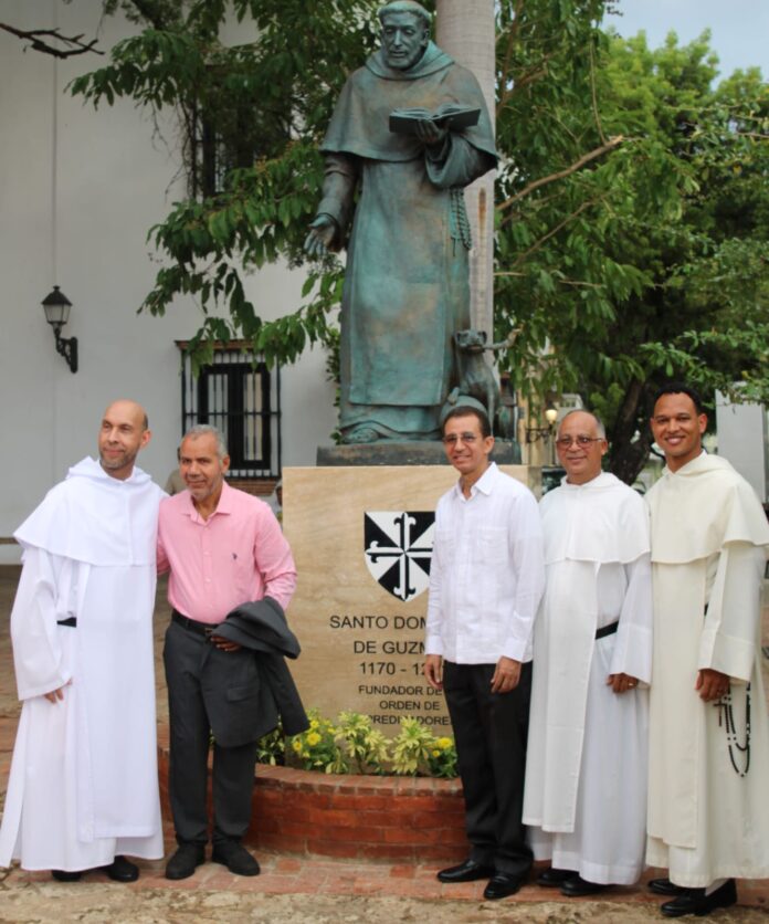 Santo Domingo inaugura escultura de santo Domingo de Guzmán