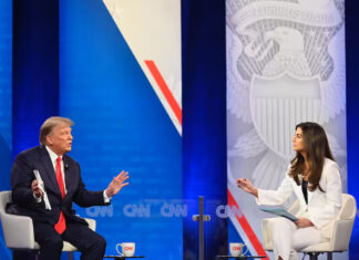 ¿Quién es Kaitlan Collins y por qué Donald Trump la ataca constantemente?