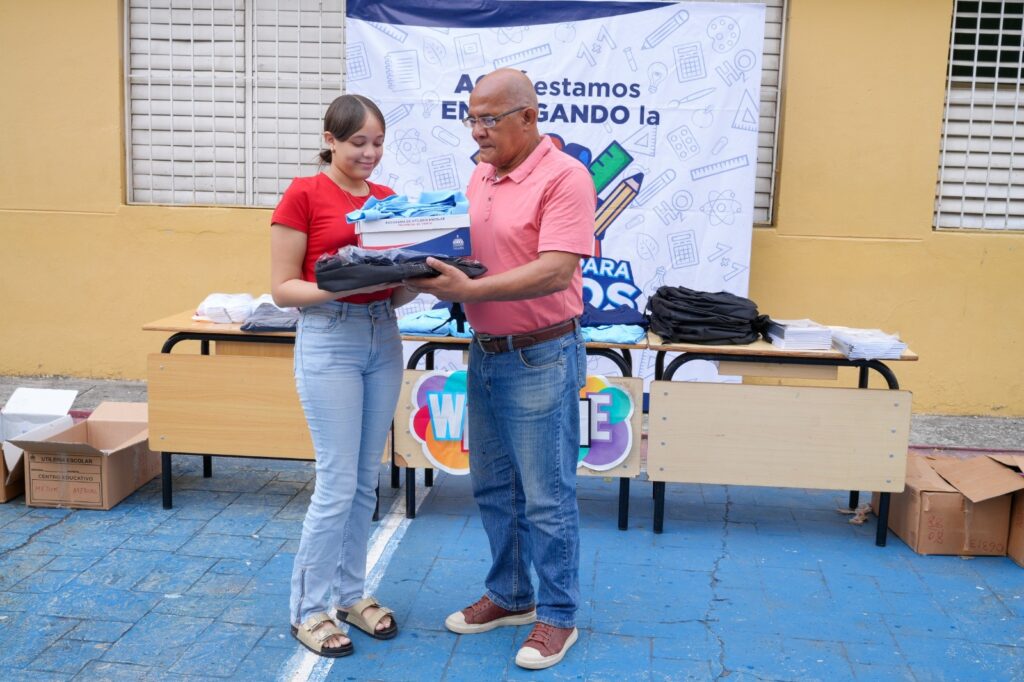 INABIE distribuye más de 744 mil kits escolares para el nuevo año lectivo