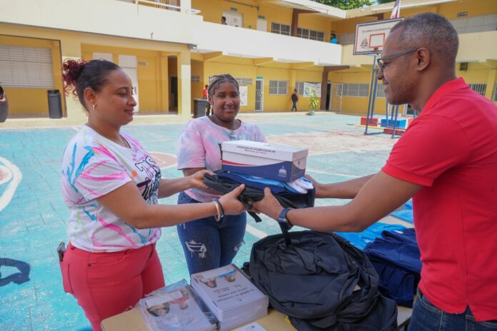 INABIE distribuye más de 744 mil kits escolares para el nuevo año lectivo
