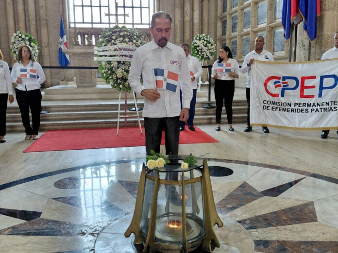 Efemérides Patrias llama a exhibir la Bandera Nacional por la Restauración