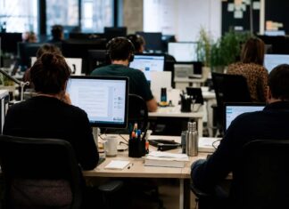 La IA generativa ya forma parte de las rutinas de la prensa española
