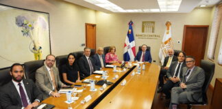 Gobernador Valdez Albizu recibe a representantes de J.P. Morgan interesados en expandir inversiones en República Dominicana