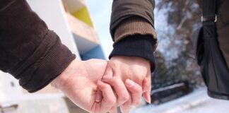 El 58 % mantiene una segunda opción romántica mientras intenta avanzar con otra persona