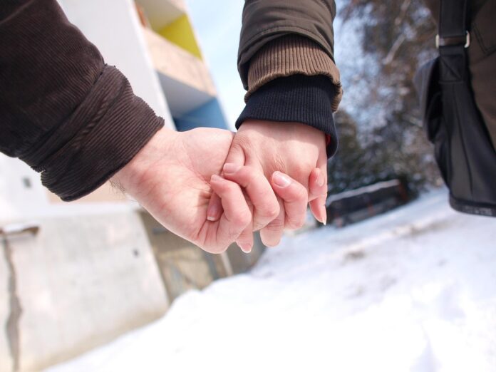 El 58 % mantiene una segunda opción romántica mientras intenta avanzar con otra persona