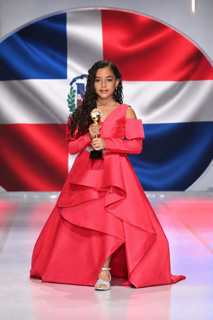 Scarlett Barett Scarlett Barett hace historia como primera dominicana en convertirse en Imagen de Colombia Fashion Kids