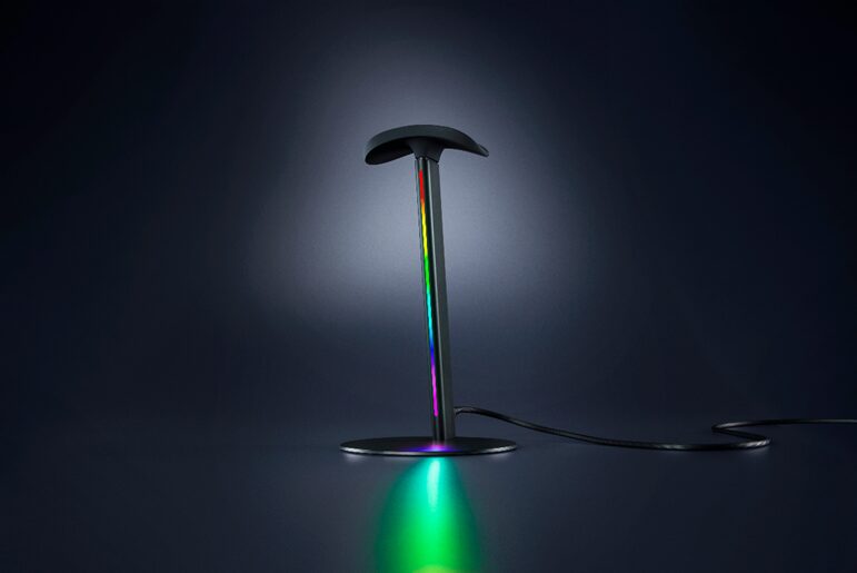 Razer presenta el  soporte inteligente para headsets Base Station V3 Chroma